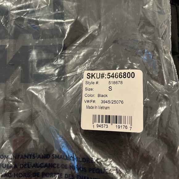 Two Lands End Down Puffer Vests in Black and Deep Sea Navy - Picture 4 of 9